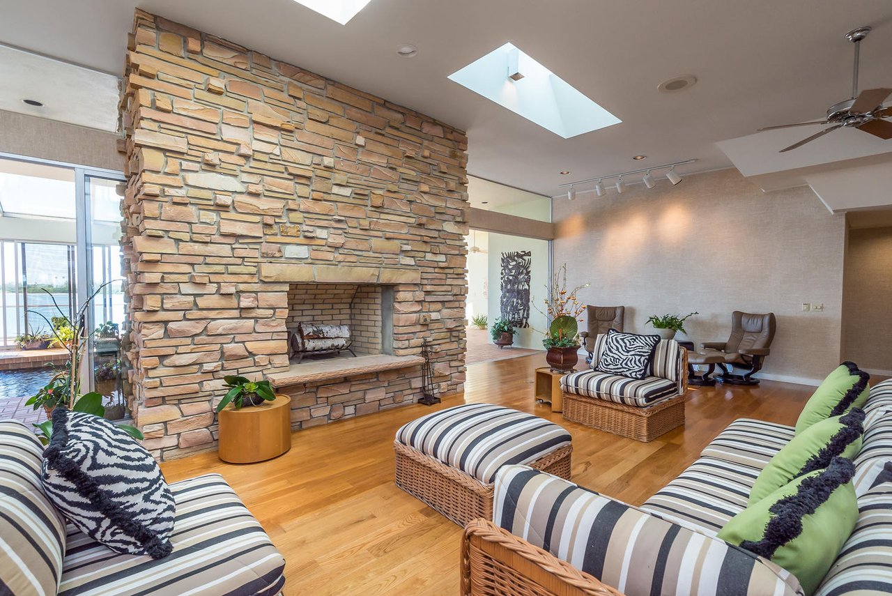 682 Mourning Dove Dr