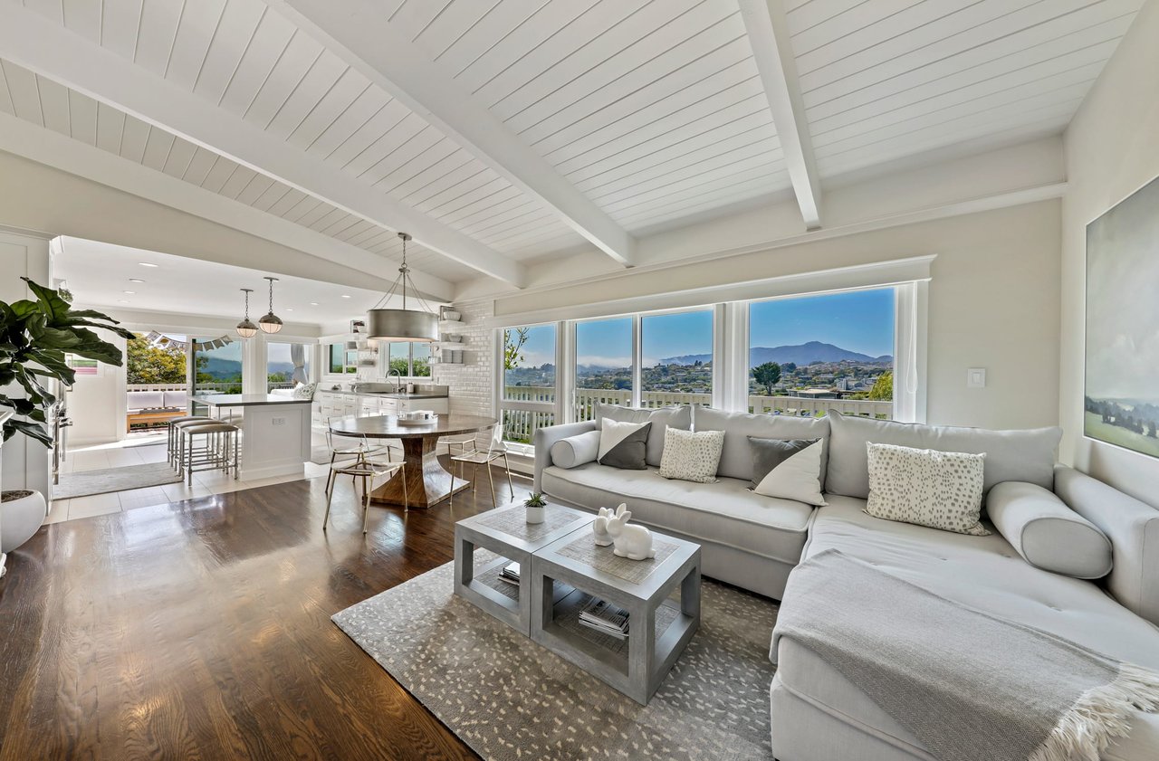 Stunning & Stylish View Residence