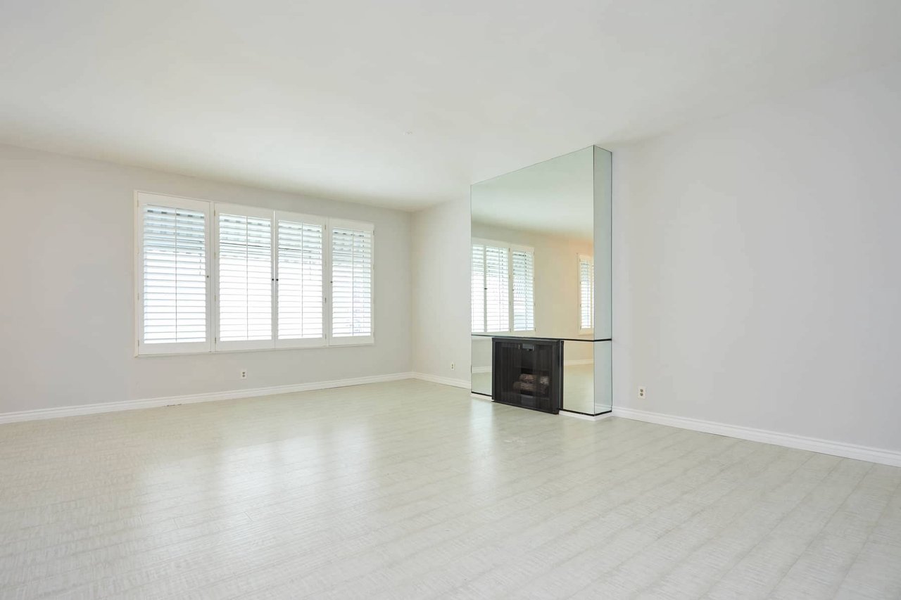 Walk to the best of Beverly Hills! 2BR+Den/2.5 baths