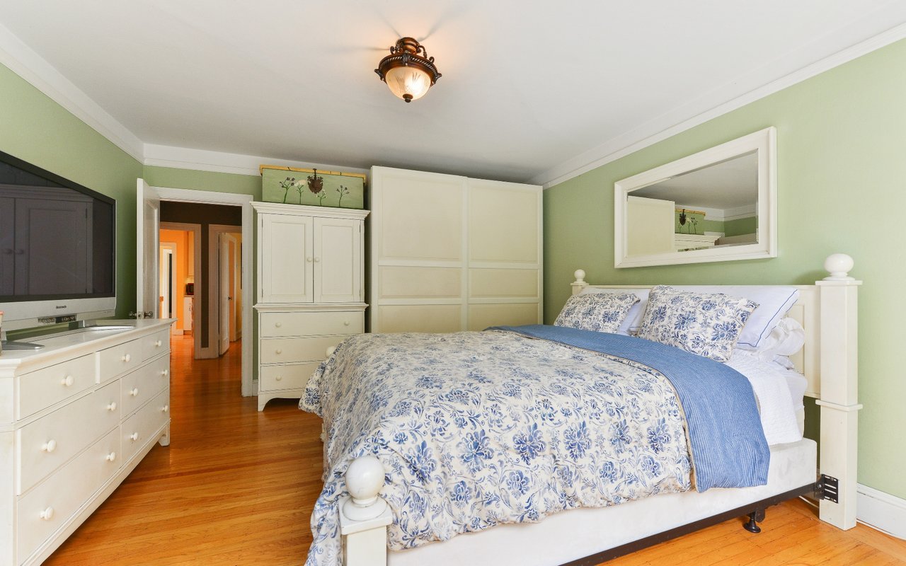 905 Portola Dr