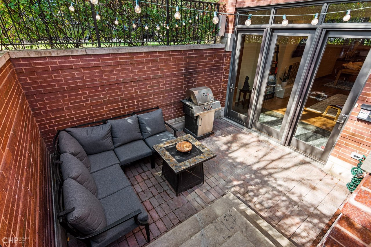 Bright and Open Logan Square Condo: 2554 W Logan Blvd #101