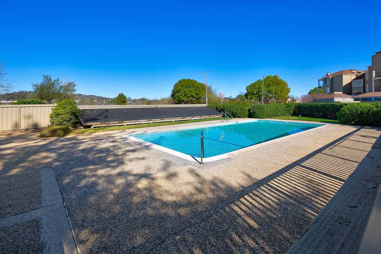 21 Lakeview Court, Novato