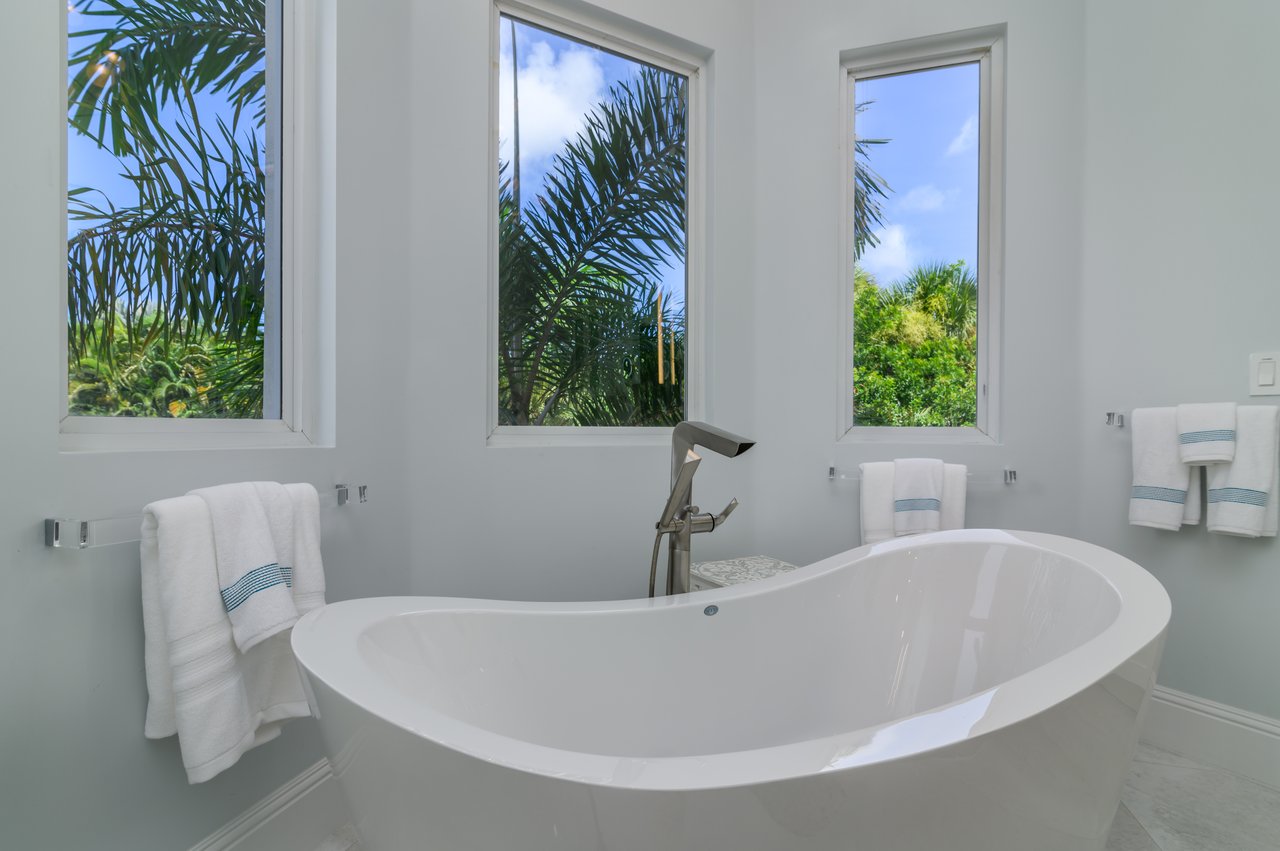 500 Ketch Lane, Country Club Shores, Longboat Key