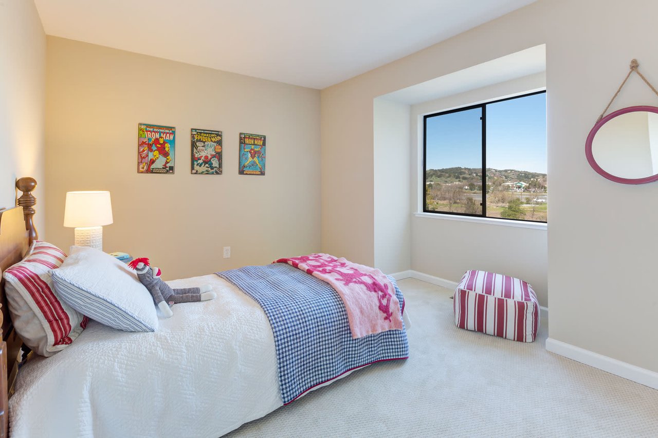 21 Lakeview Court, Novato