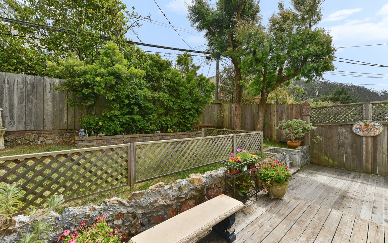 905 Portola Dr
