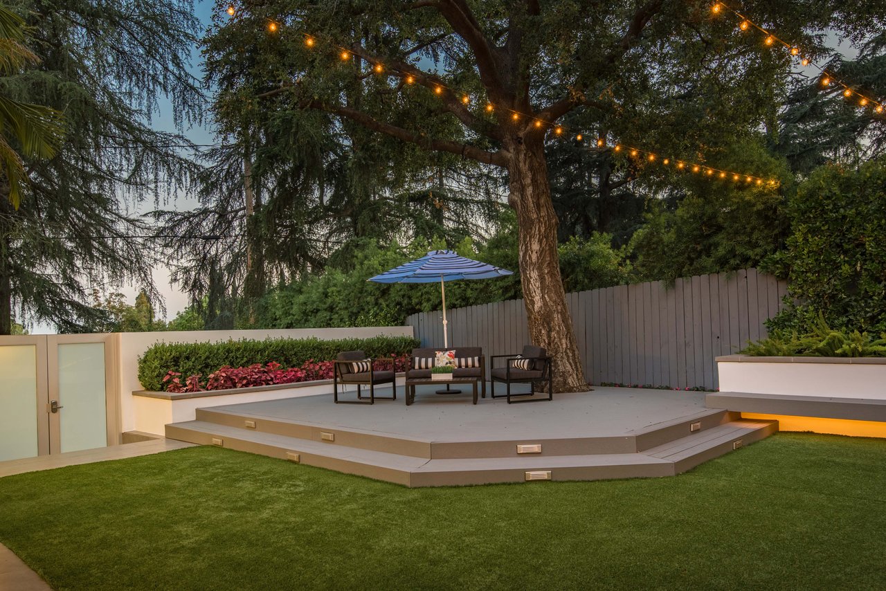 691 East Las Flores