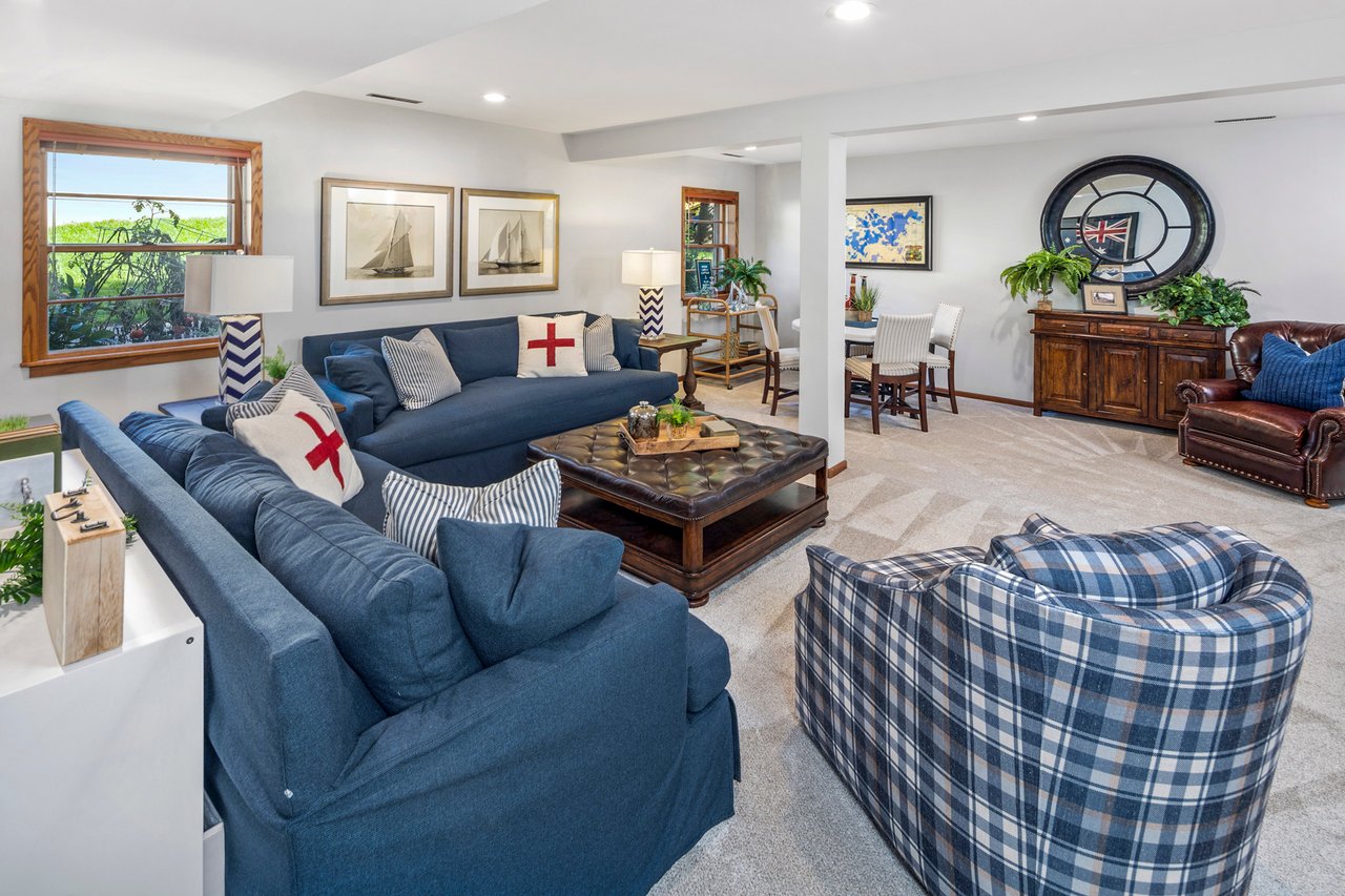 19670 Hillside Street | Deephaven