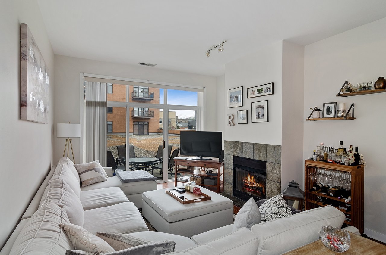 600 W Drummond Place # 318