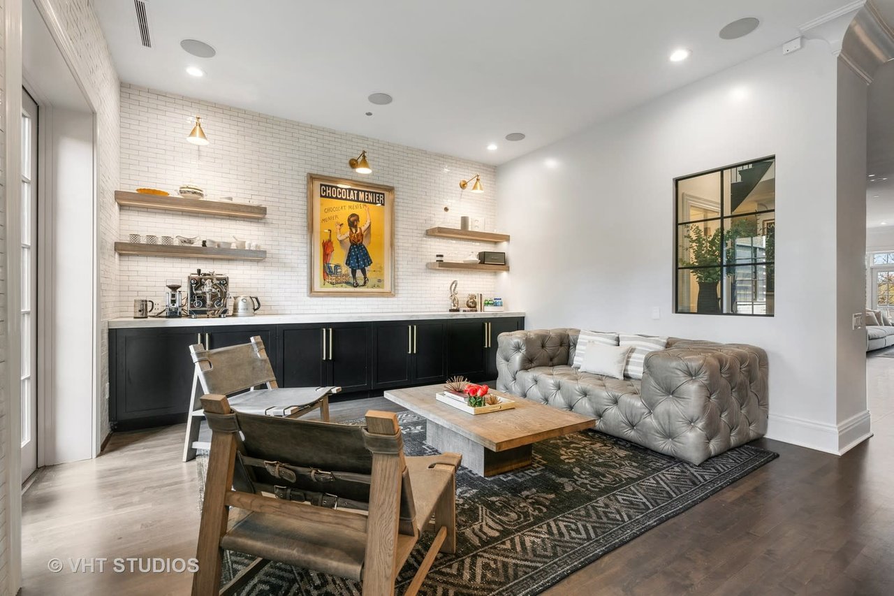 2126 N Lincoln Park West