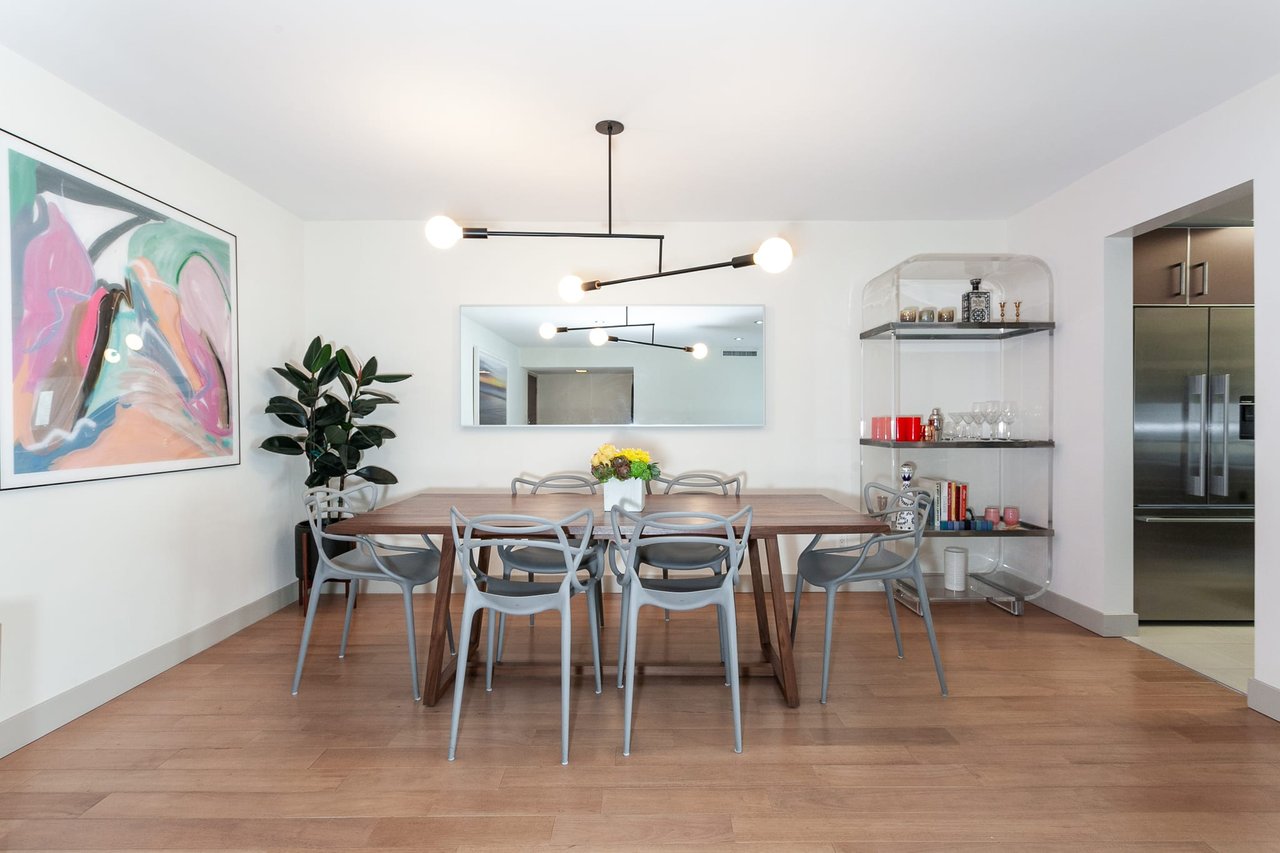 Beautiful Condo in Brentwood