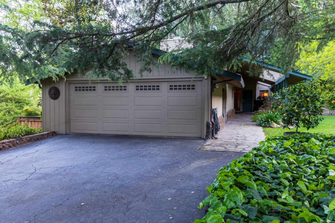 Fabulous single-story home located on the Westside of Alamo