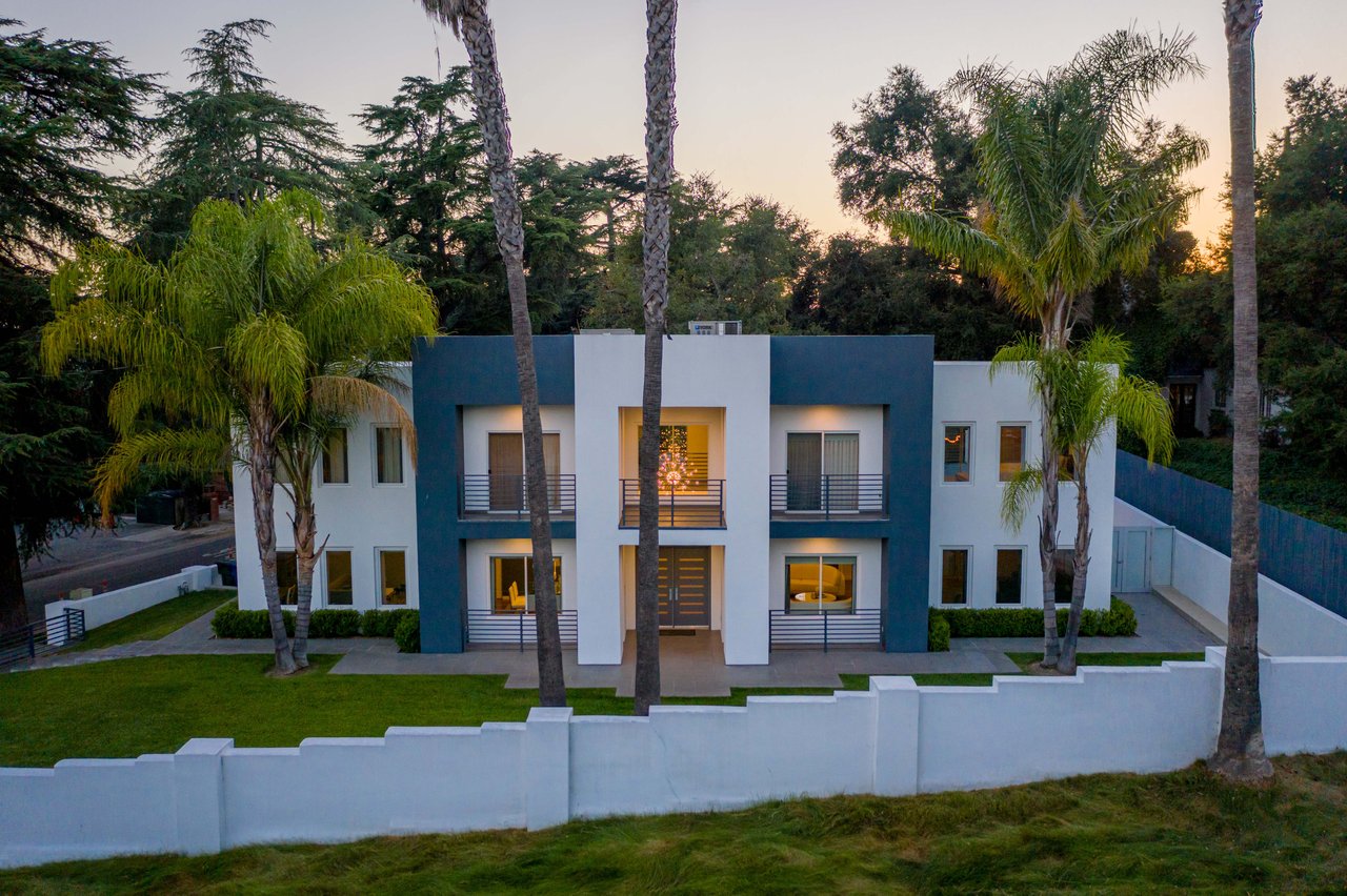 691 East Las Flores