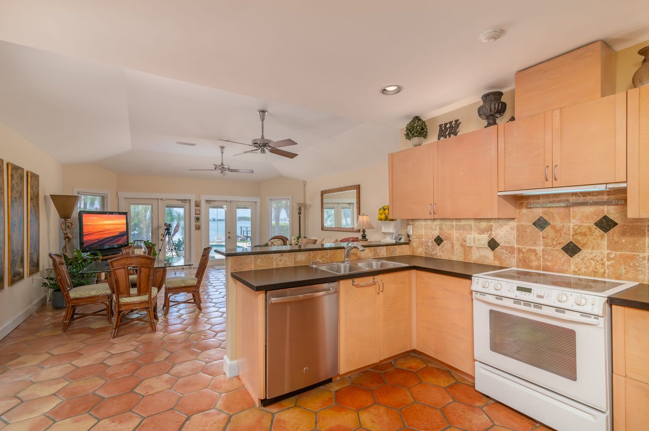 Prestigious Address in Lido Shores