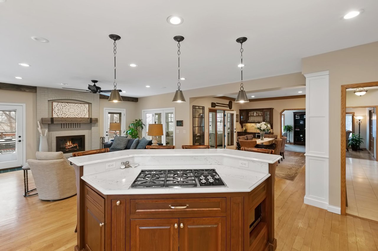 Beautifully Updated Eden Prairie Home on Quiet Cul-De-Sac!