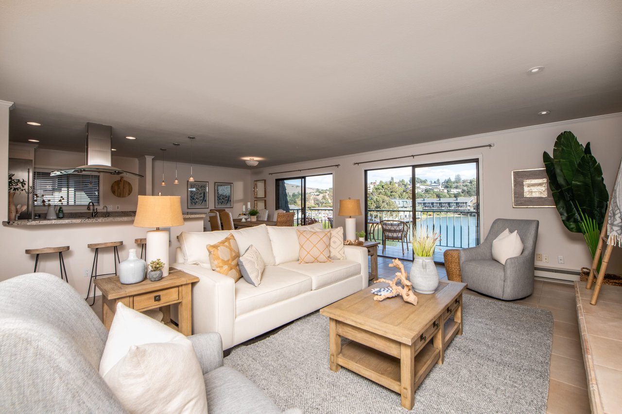 28 Greenwood Bay Dr