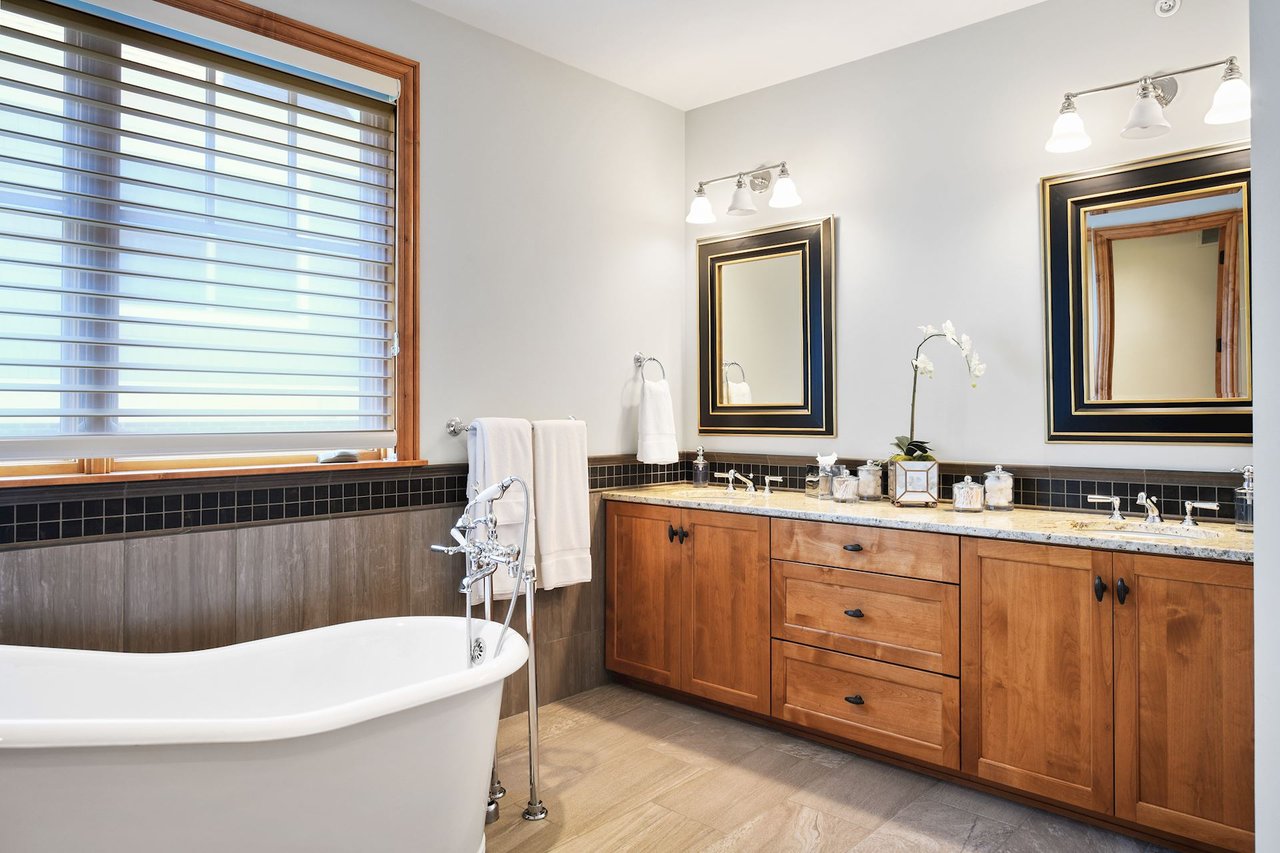 230 Manitoba Ave S, #210, Wayzata