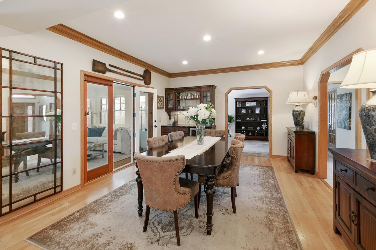 Beautifully Updated Eden Prairie Home on Quiet Cul-De-Sac!