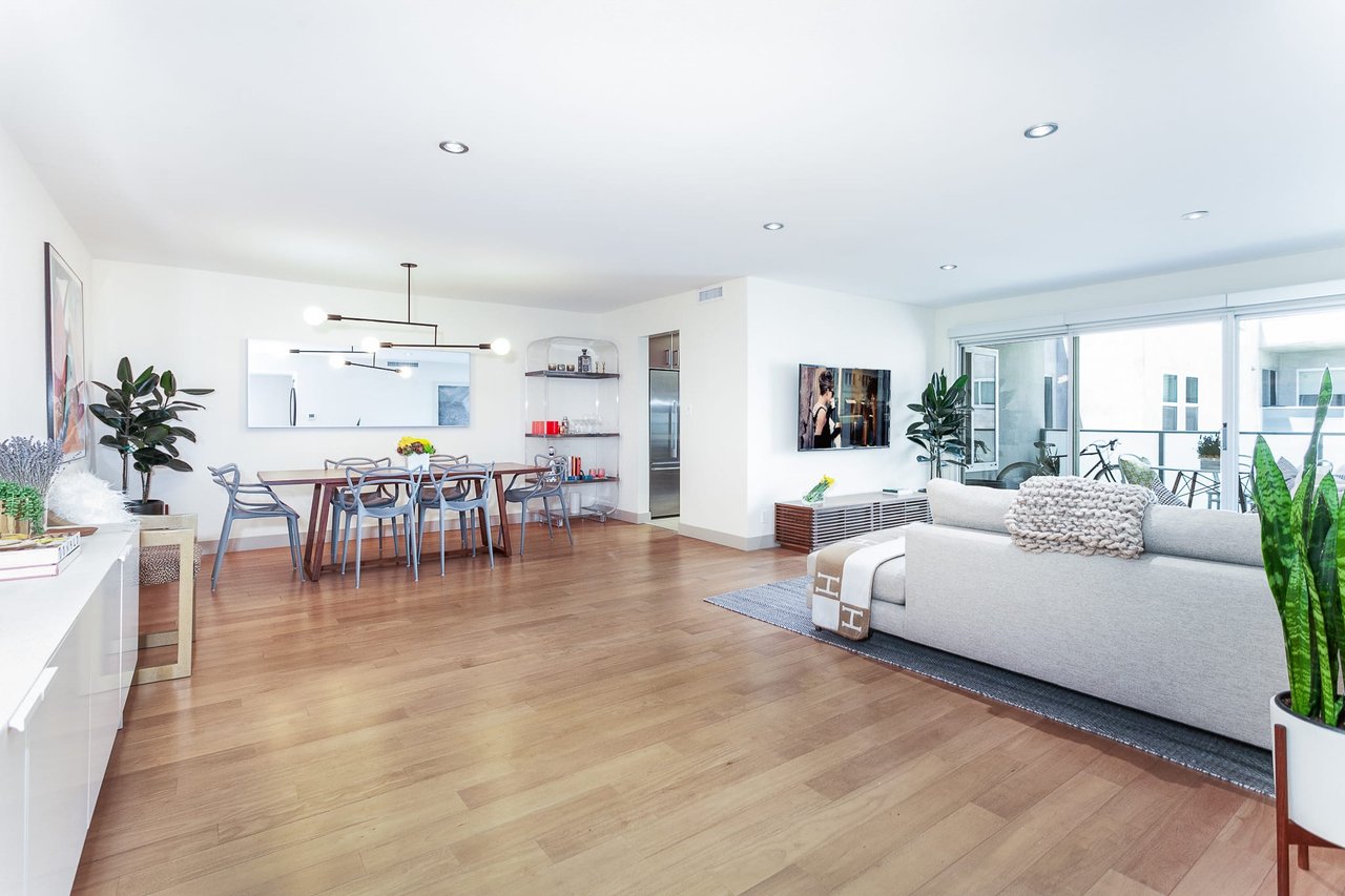 Beautiful Condo in Brentwood