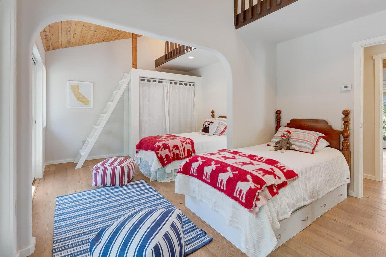 60 Oak Grove Avenue, Woodacre