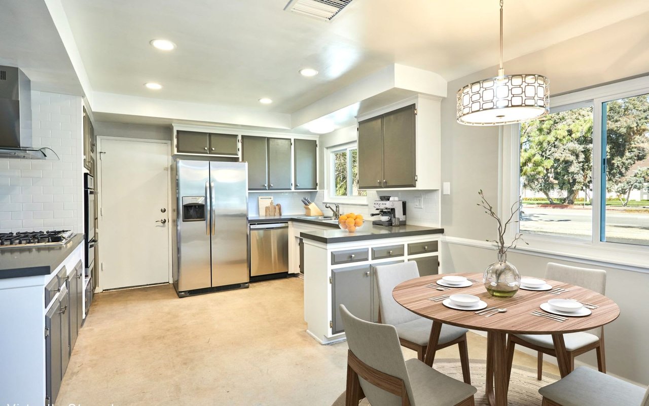 23110 Mulholland Dr