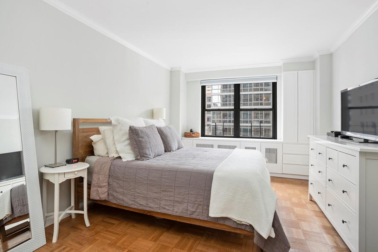 399 E 72nd St, #8D