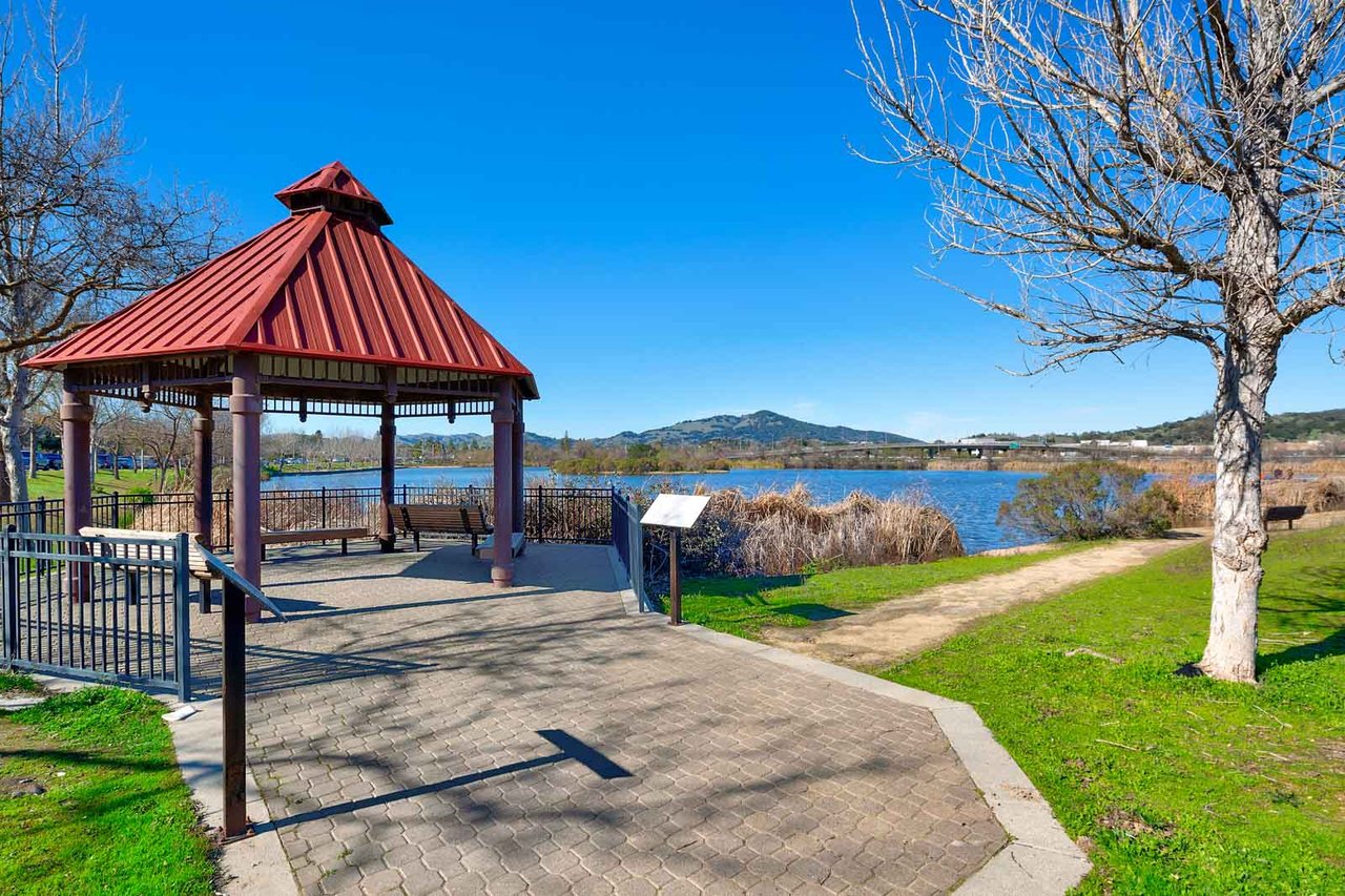 21 Lakeview Court, Novato