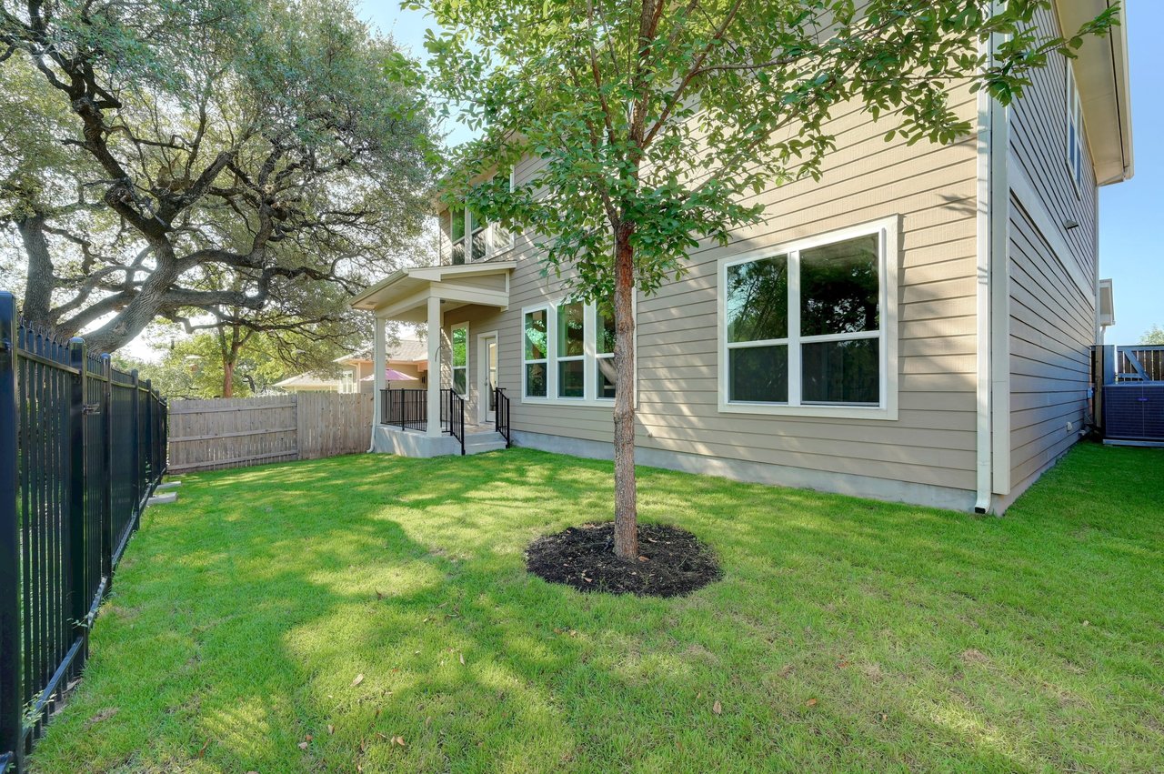712 Waterfall Way