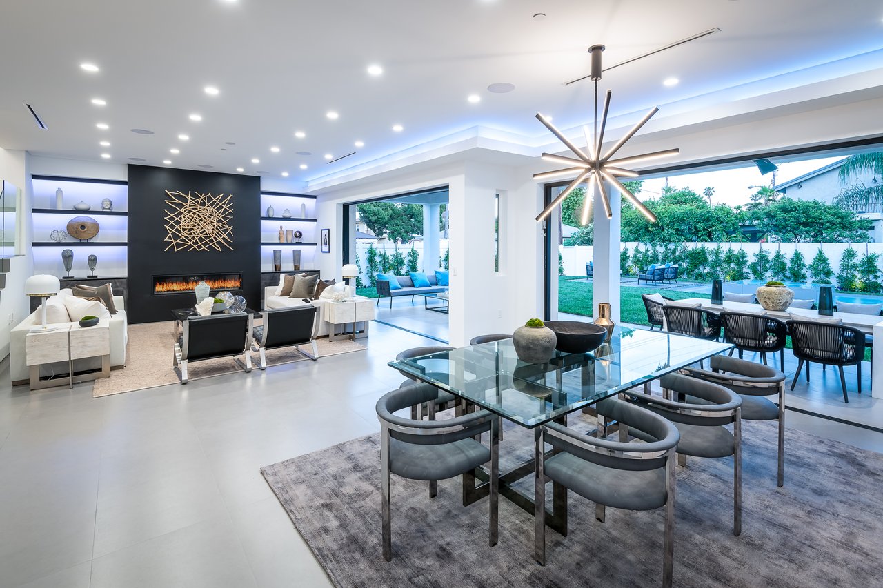 Stunning Modern Smart Home in Sherman Oaks