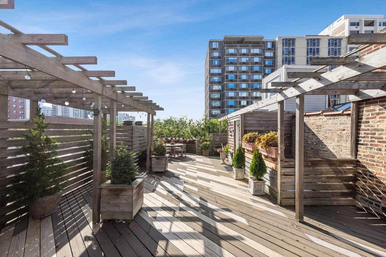 Bright and Spacious Home on Dearborn Street
