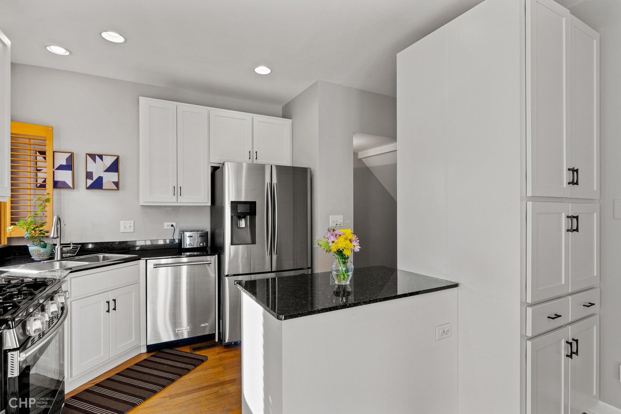 Lincoln Park Townhome: 2770 N. Wolcott, #H 