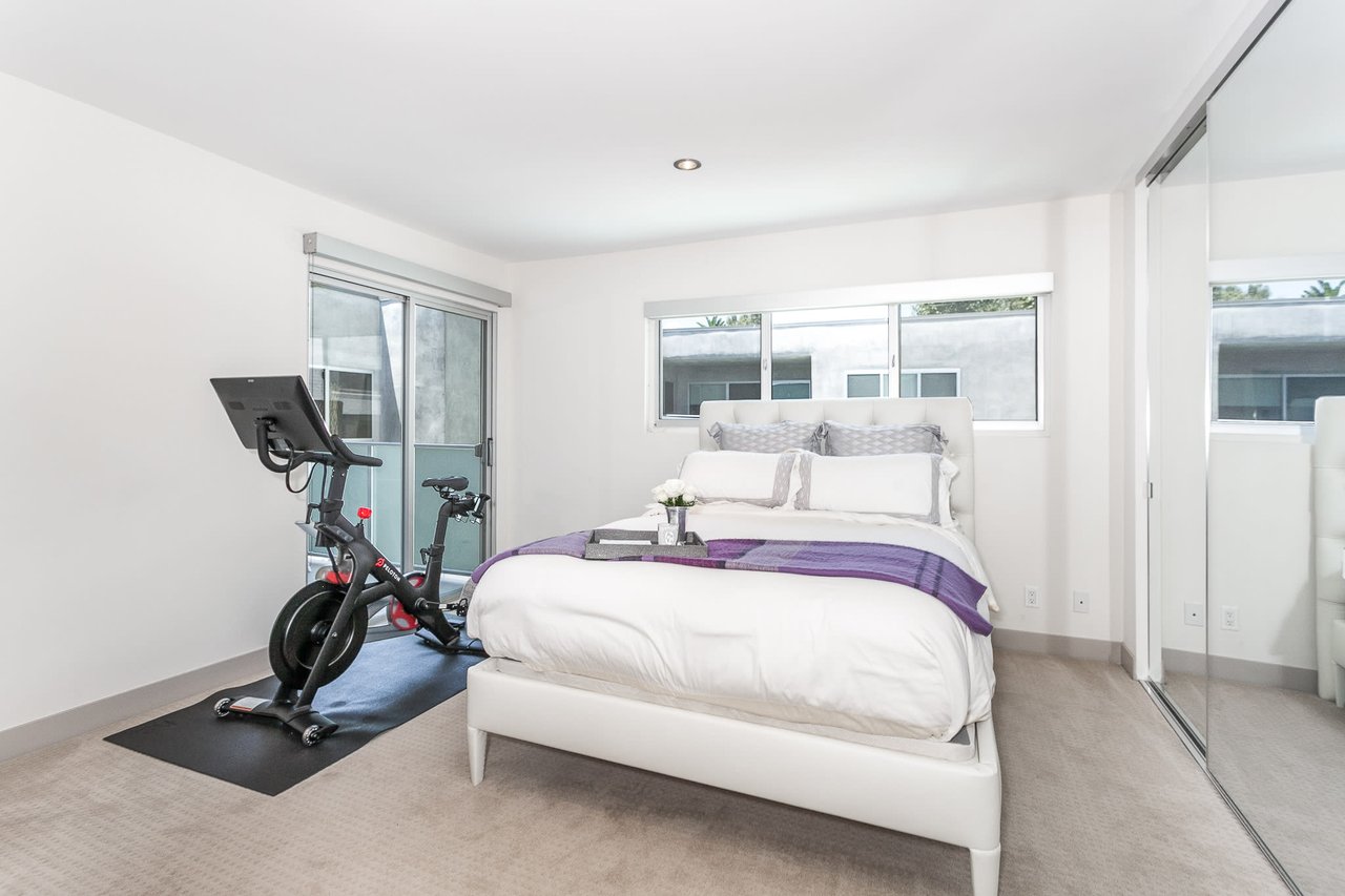 Beautiful Condo in Brentwood