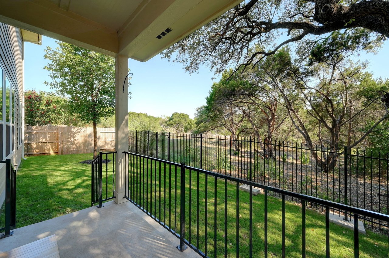 712 Waterfall Way
