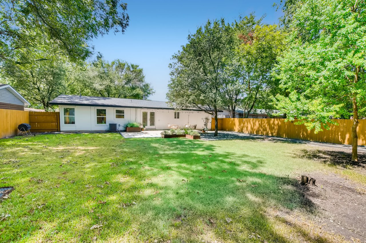 1606 Sweetbriar Avenue