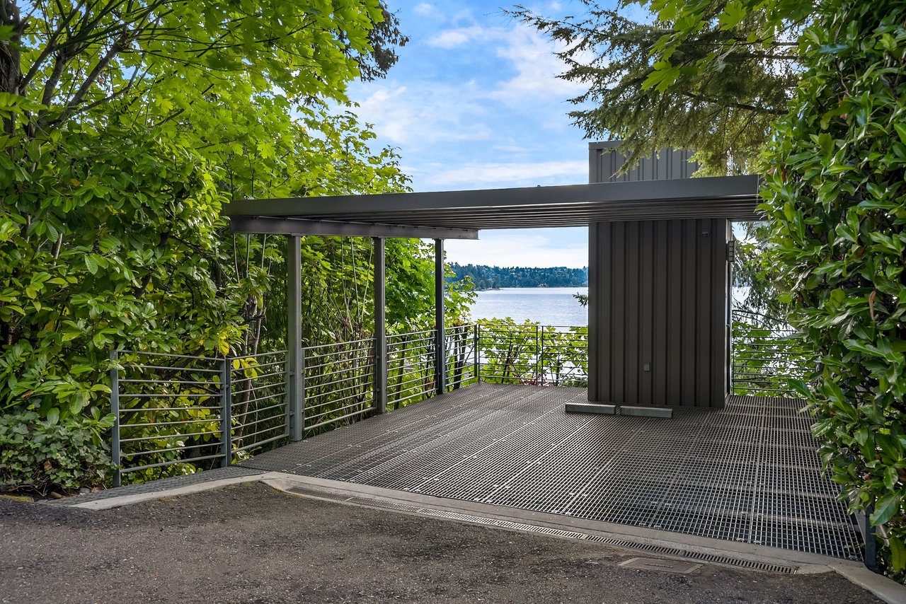 A Prized Residence on Mercer Island