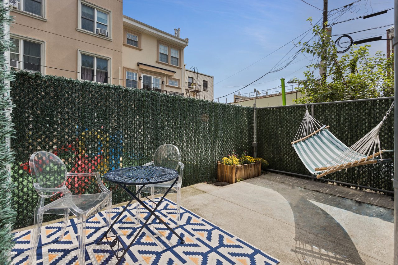 202 W 9th St, #1A