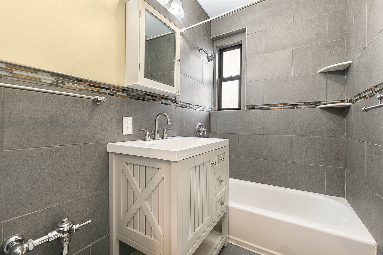 44-14 Newtown Rd, #5N