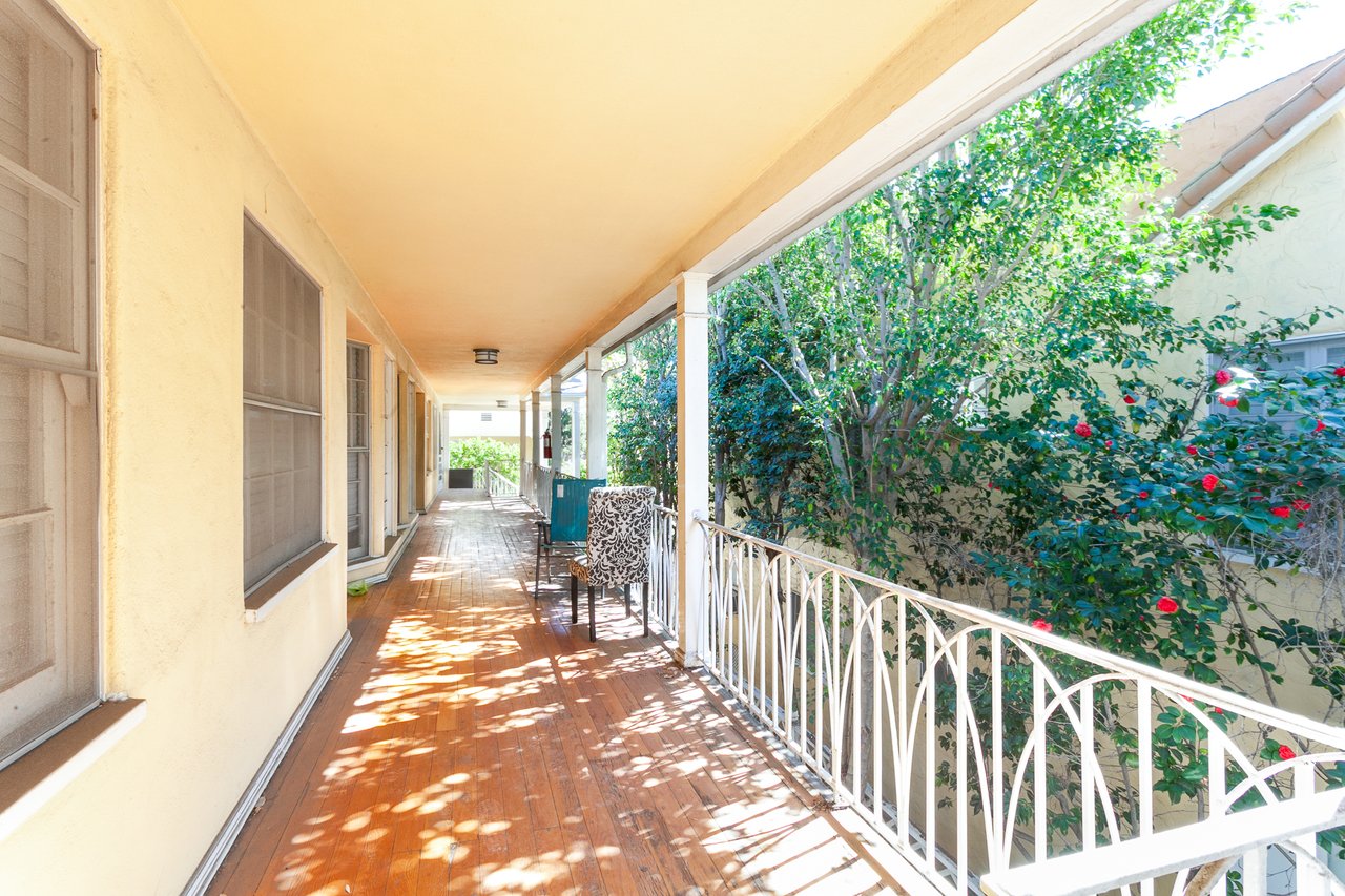 Remodeled Unit in Prime Beverly Hills