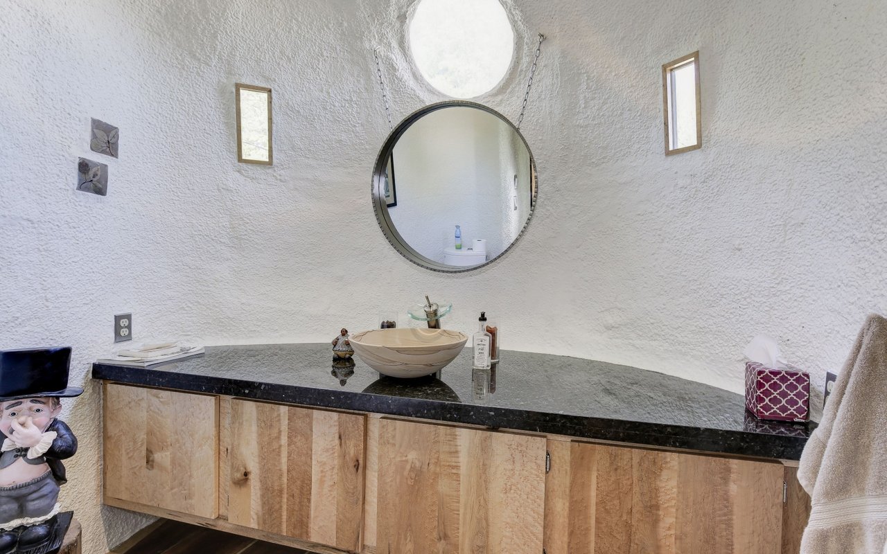 Mushroom House: 4949 Allan Rd