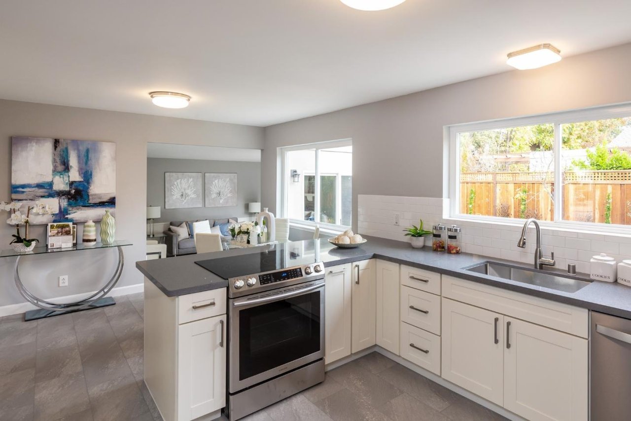 3583 Cambridge Lane