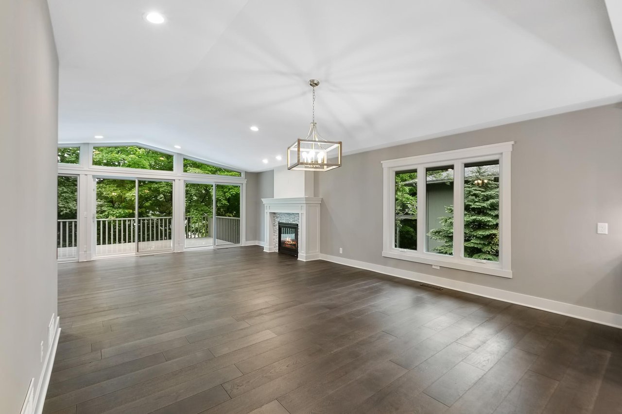 Beautifully Remodeled Bayswater Townhome!
