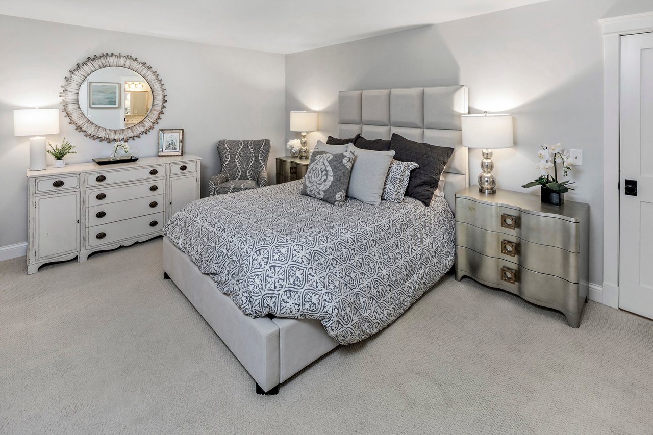 19670 Hillside Street | Deephaven