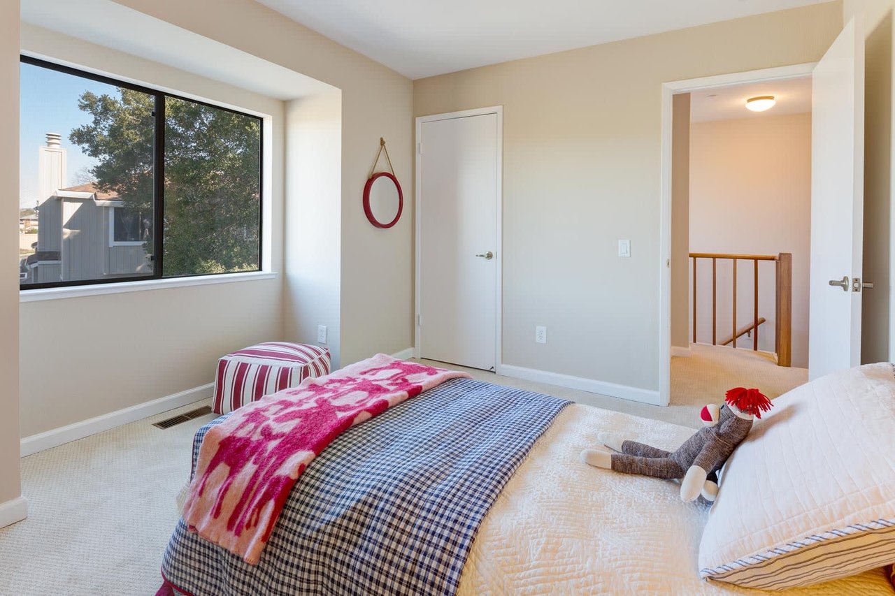 21 Lakeview Court, Novato