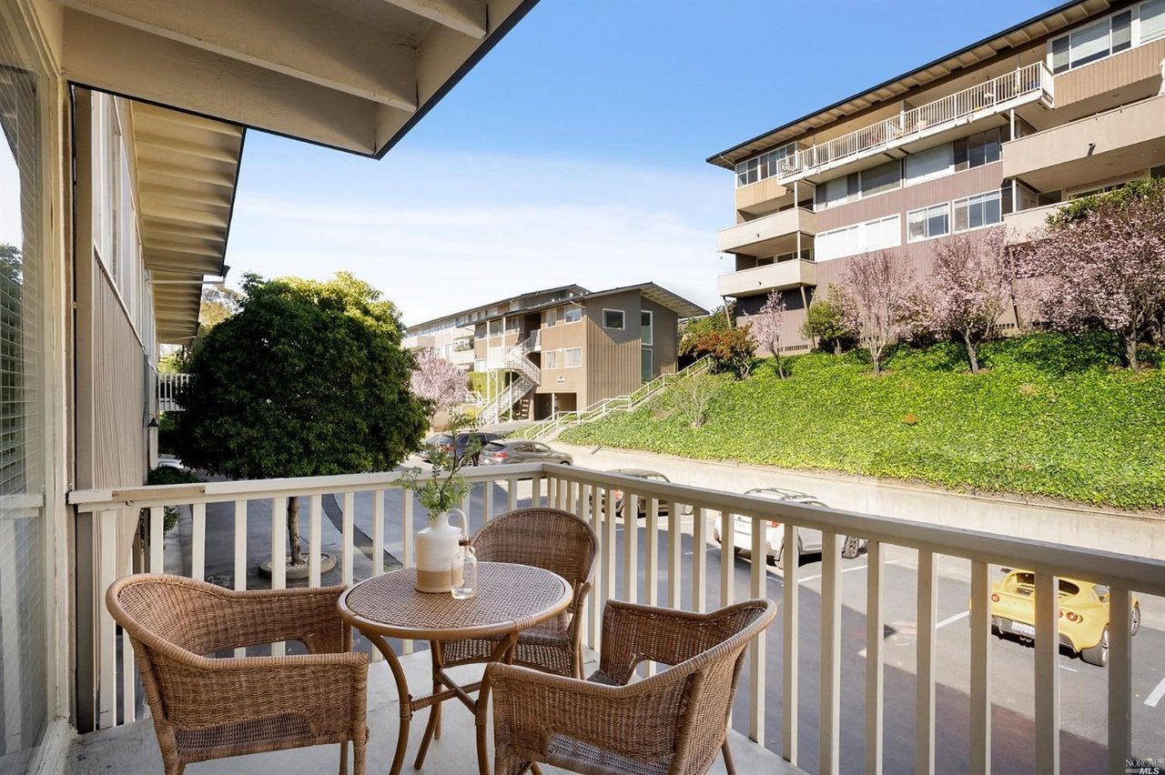 Charming Tiburon Condo