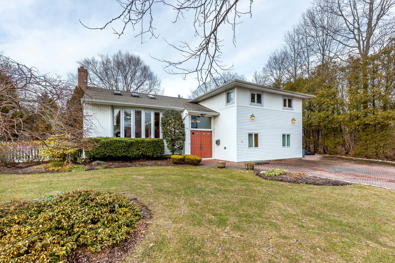 1 Gloria Dr, Woodbury