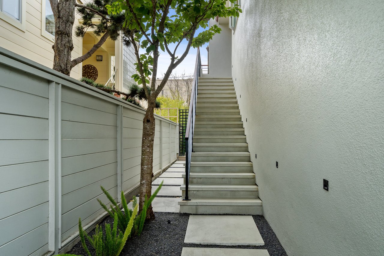 425 El Camino Del Mar 