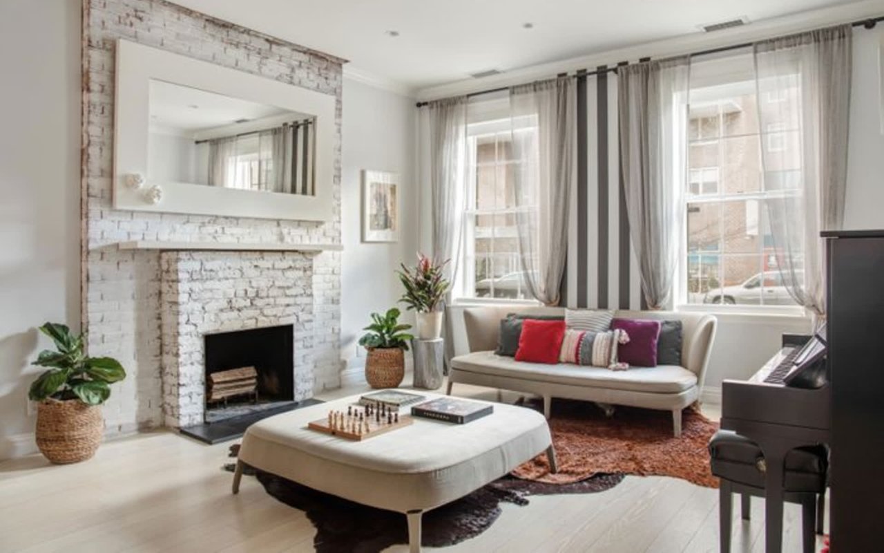 A 1796 Townhouse With a Skylit Copper Tub