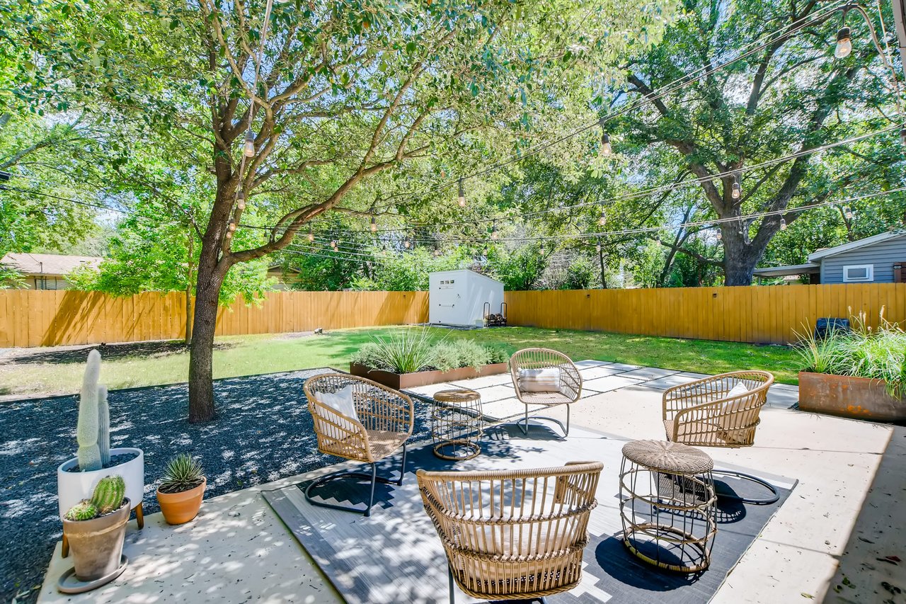 1606 Sweetbriar Avenue