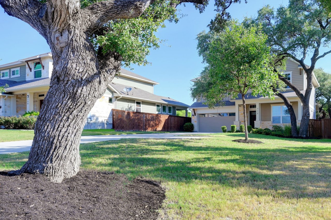 712 Waterfall Way