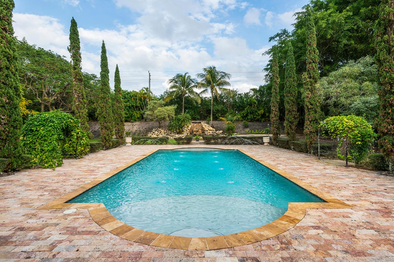 8060 Twin Lake Drive
