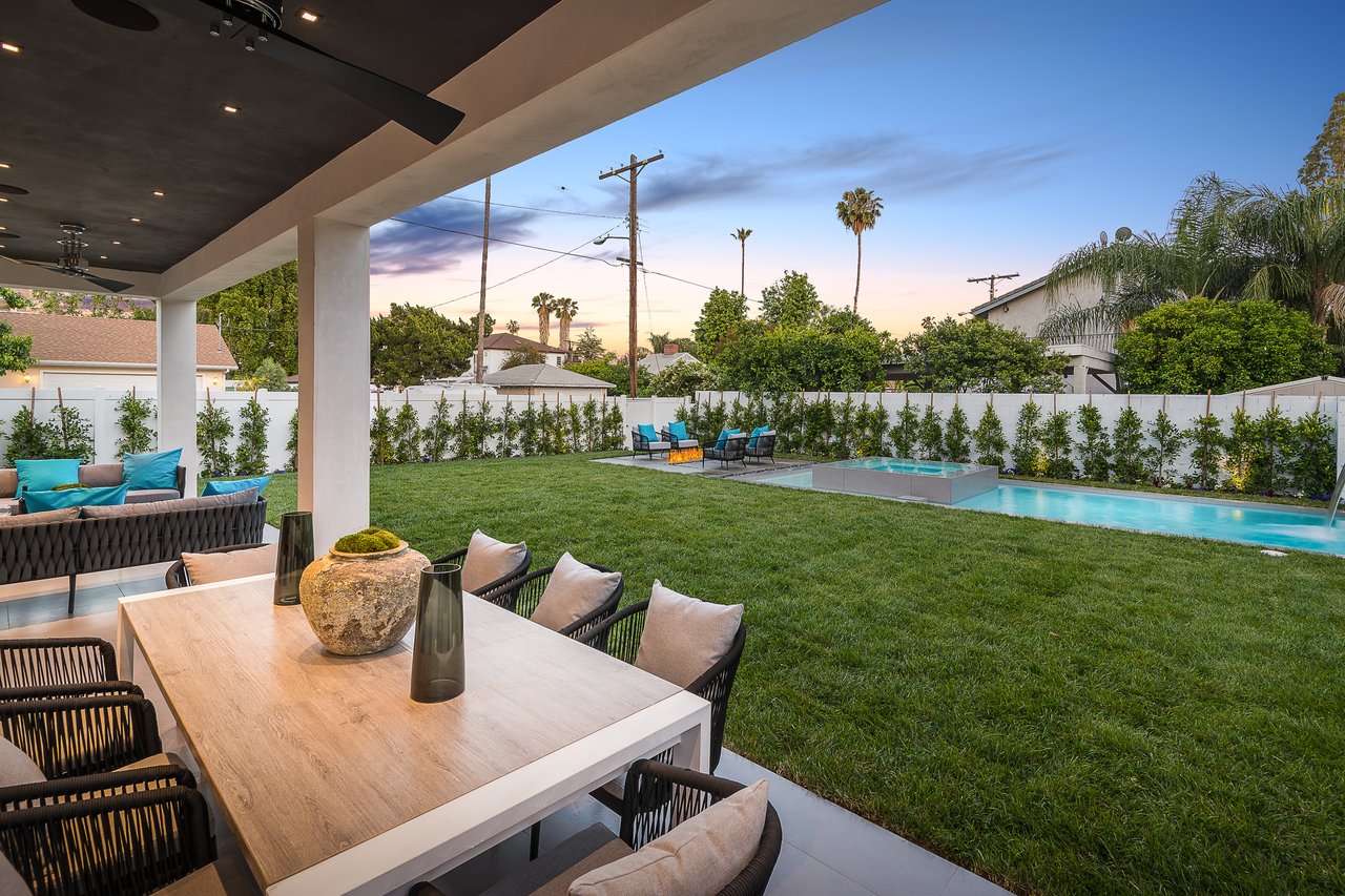 Stunning Modern Smart Home in Sherman Oaks